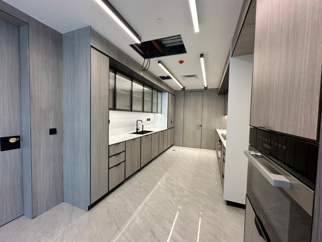 Run of Staron worktop with an integrated sink beneath fluted glass wall cabinets